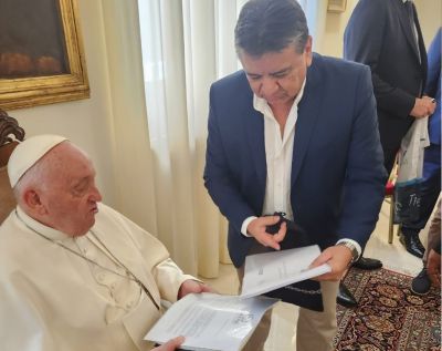 El proyecto que le entregaron al Papa Francisco para que Estado, sindicatos e Iglesia coordinen un esquema federal que termine con el hambre en Argentina