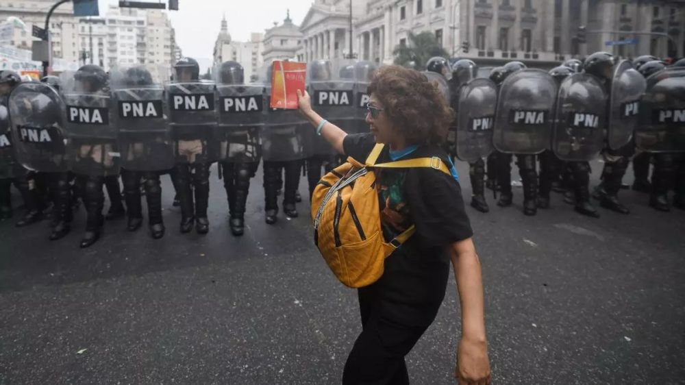 Un Congreso a la altura de Milei y una calle violentada por Bullrich