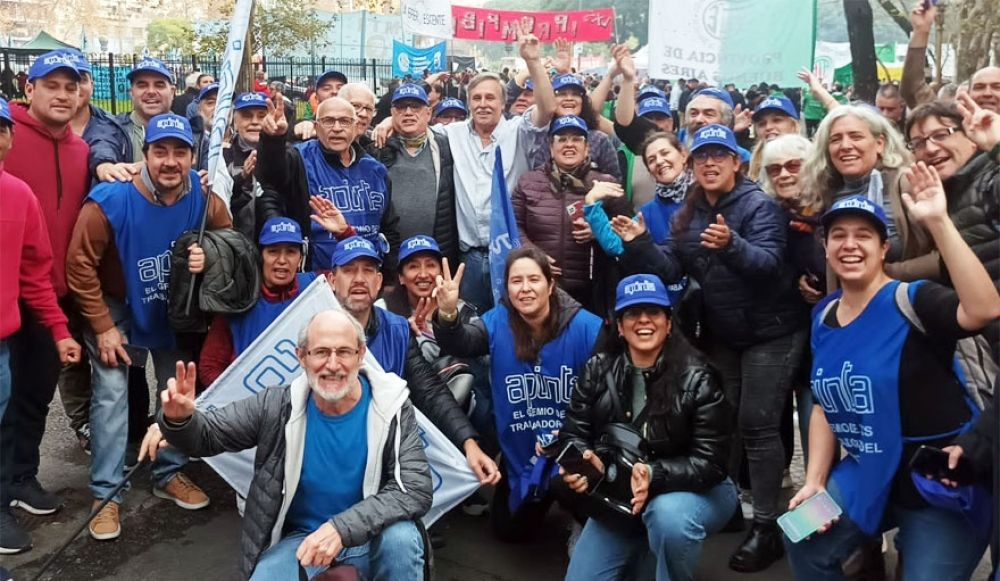 APINTA se moviliz al Congreso para manifestarse contra la Ley Bases