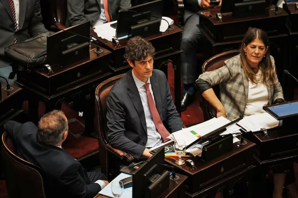 Juego pendular: los senadores swing que le permitieron a Milei salvar la Ley Bases con alianzas circunstanciales