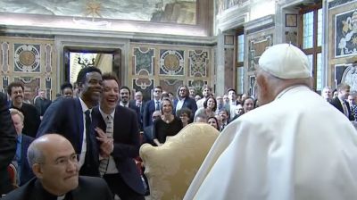 El Papa, a los humoristas: 'Al provocar una sonrisa, hacen sonrer tambin a Dios'