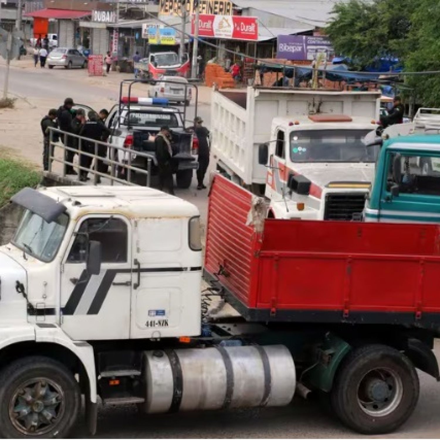 Bolivia: Los gremios de transportistas bolivianos desistieron de bloquear  carreteras tras reunirse con el presidente Luis Arce