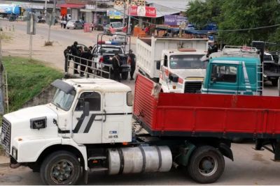 Bolivia: Los gremios de transportistas bolivianos desistieron de bloquear carreteras tras reunirse con el presidente Luis Arce