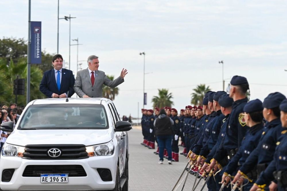 Miramar: Llaryora anunci obras y pidi renovar el compromiso con la bandera