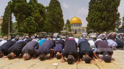 Ms de 30 mil fieles realizaron la oracin del viernes en la mezquita Al-Aqsa