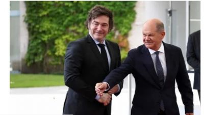 Javier Milei fue recibido por el canciller socialdem�crata Olaf Scholz