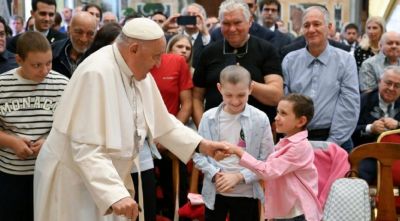 Papa Francisco ante Jubileo: peregrinos y turistas que vienen deben respirar el aire de la caridad cristiana 