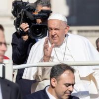 El Papa Francisco reza por la conversin de los traficantes de muerte que ofrecen droga a los jvenes