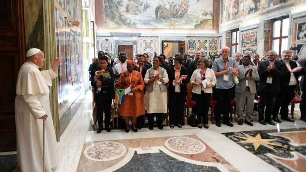 Sean portadores de esperanza y artfices de paz, vivan la sinodalidad