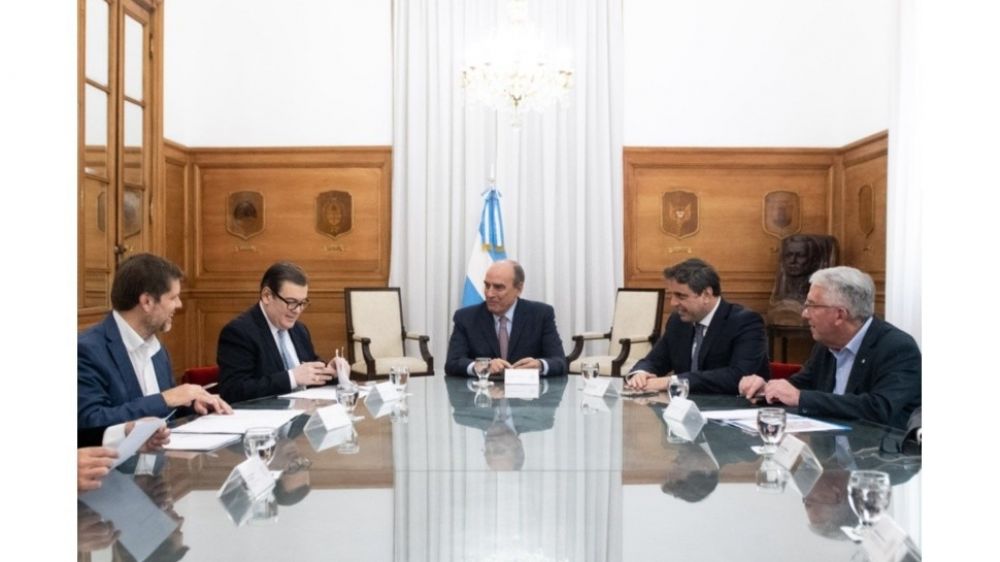 Abrazos entre Guillermo Francos y gobernadores peronistas: firmaron el traspaso de obra pblica y hubo cumbre por el Pacto de Mayo