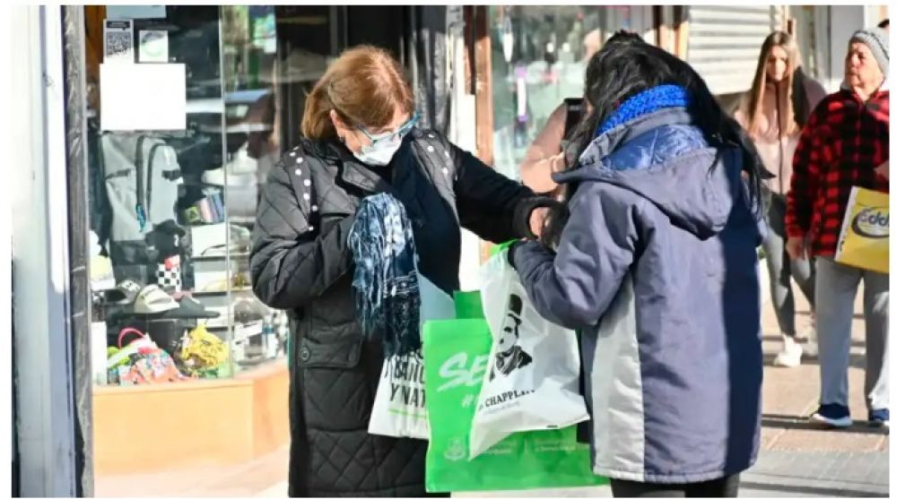 Ms de 500 bolsas de plstico se recolectaron en Neuqun en dos horas de ecocanje en la avenida Olascoaga