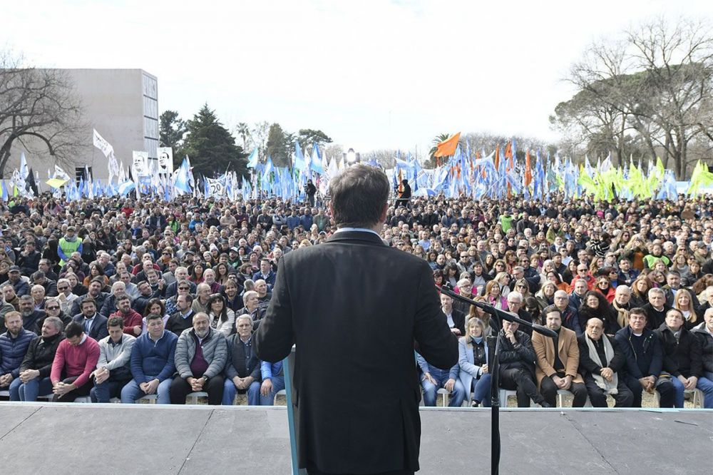 Kicillof tracciona proyectos para contrastar con el gobierno nacional