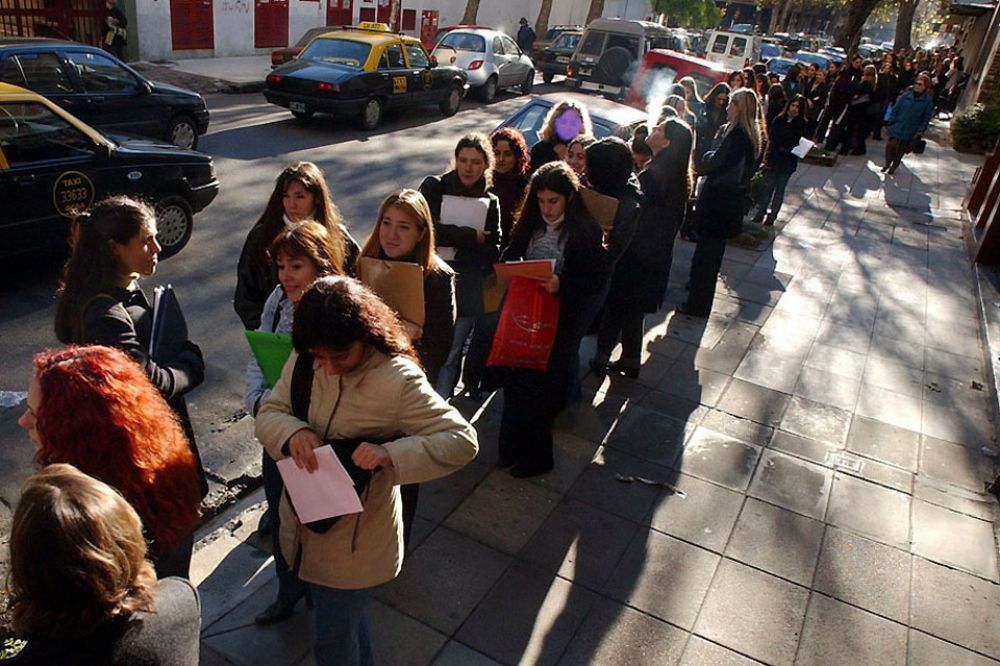 Un estudio de la UBA asegura que el 35% de los trabajadores en Argentina son pobres y que la desocupacin aument un 32,4% en el primer trimestre del ao