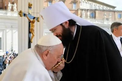 El Papa Francisco recibe en el Vaticano al metropolita ortodoxo ruso Antonij