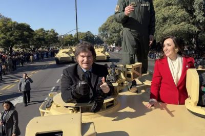 Javier Milei y la misin imposible de reordenar a la poltica argentina desde arriba de un tanque