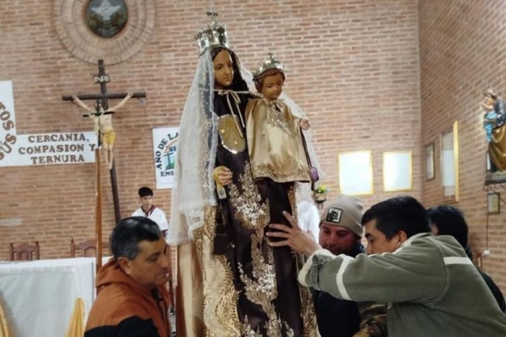 Mons. Corral le pidi a la Virgen de Carmen poder caminar hacia el amor fraterno