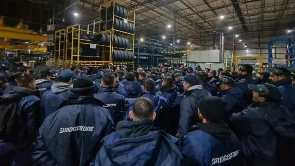 Contina el conflicto del neumtico: Bridgestone inici un procedimiento preventivo de crisis y enfrenta protestas sindicales