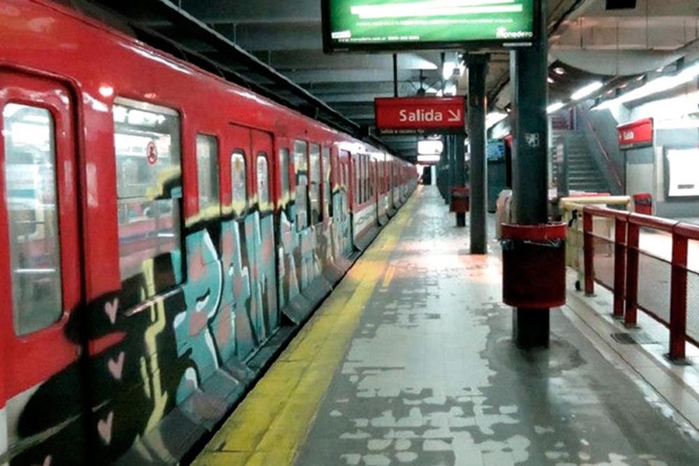 El gremio de metrodelegados paraliz la lnea B de subte para reclamar seguridad a Emova ante un nuevo trabajador agredido: Estos sucesos son cada vez ms frecuentes