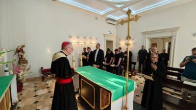 El card Parolin lleva al suelo ucraniano 'la cercana del Santo Padre'