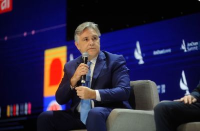 El gobernador Llaryora va en busca de inversiones por Asia y Europa