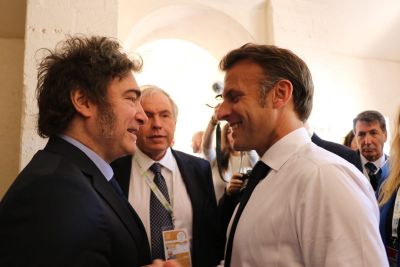 Roces diplomticos, el acuerdo con el FMI y men de inversiones: la visita de Milei a Macron