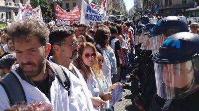 La Cmara de Comercio le pide al Gobierno que limite el derecho a huelga de docentes, bancarios y colectiveros