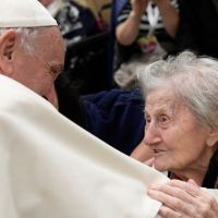El Papa llama a combatir la soledad y reconocer la dignidad de los ancianos