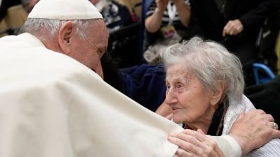 El Papa llama a combatir la soledad y reconocer la dignidad de los ancianos
