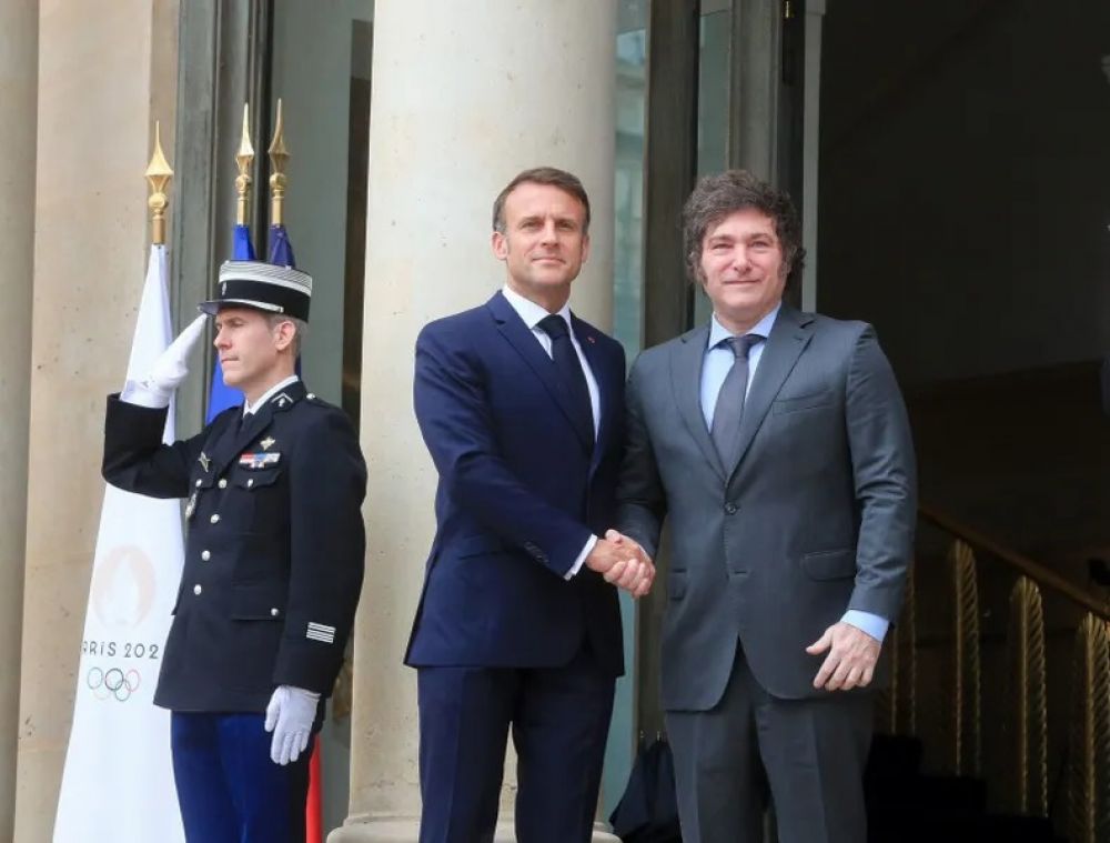 Visita libertaria a Astiz: Javier Milei zaf de reproches en la reunin con Macron