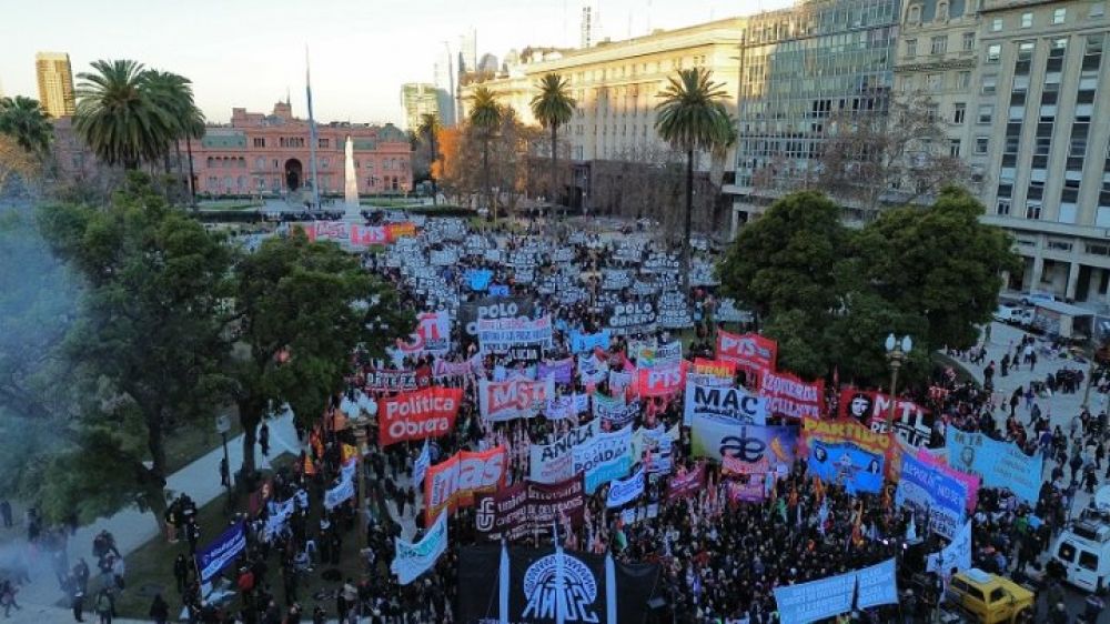 Plaza de Mayo: miles de personas junto al Sutna contra los despidos y la flexibilizacin laboral