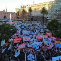 Plaza de Mayo: miles de personas junto al Sutna contra los despidos y la flexibilizacin laboral