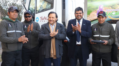 Gustavo Senz entreg unidades para la recoleccin de residuos en La Caldera