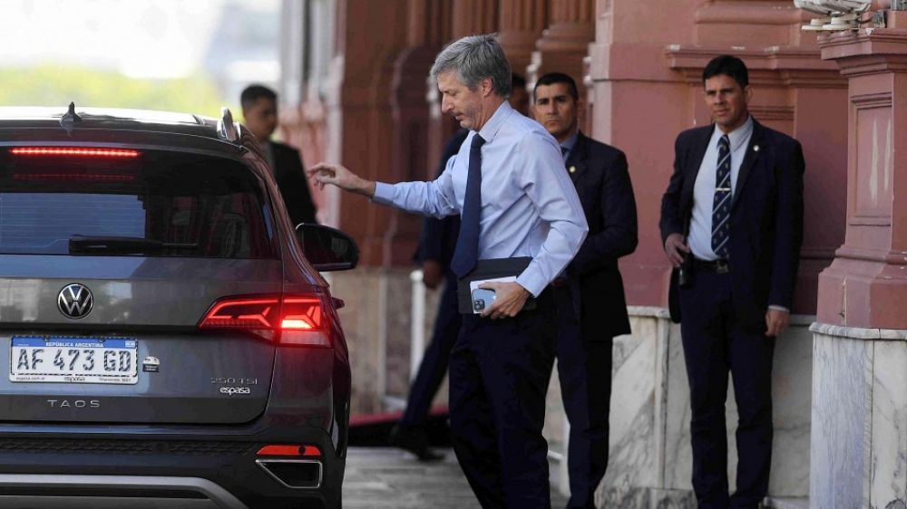 Caputo manda mas oro a Londres para tratar de conseguir un prstamo de USD 1000 millones y recomponer reservas