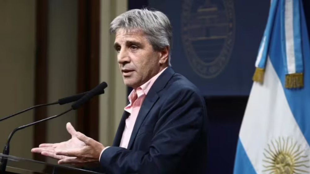 Se acelera la cada de reservas: Caputo paga costos para lograr la reduccin de la brecha cambiaria a casi el 30%
