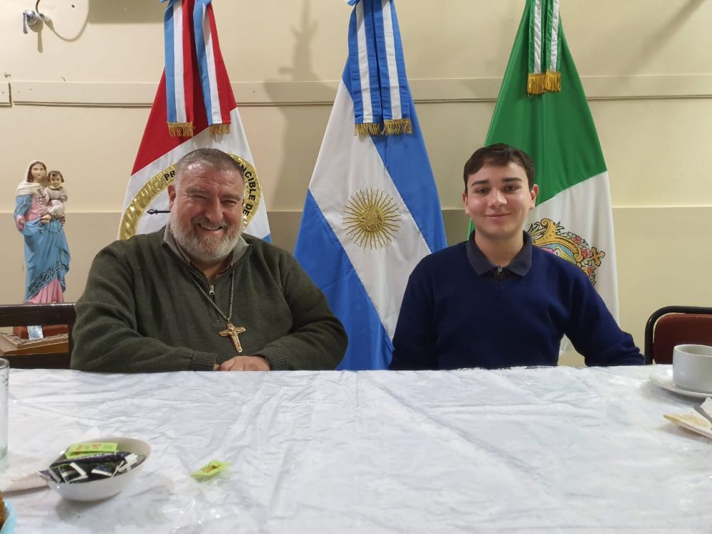 El Obispo Auxiliar de Rosario visit a la Orden Salesiana villense