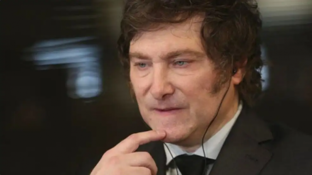 Encuesta: la imagen de Javier Milei cae por segundo mes consecutivo pero mantiene un dato a su favor