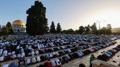 M�s de 30 mil palestinos realizaron la oraci�n del viernes en la mezquita Al-Aqsa