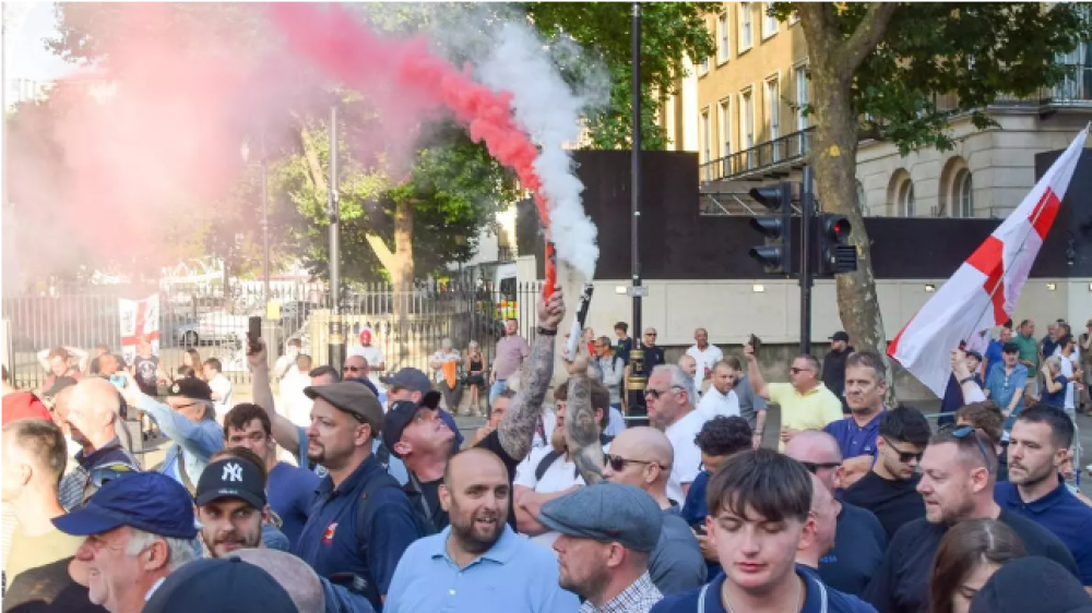 Las mezquitas britnicas en alerta por la ola de violencia en Reino Unido