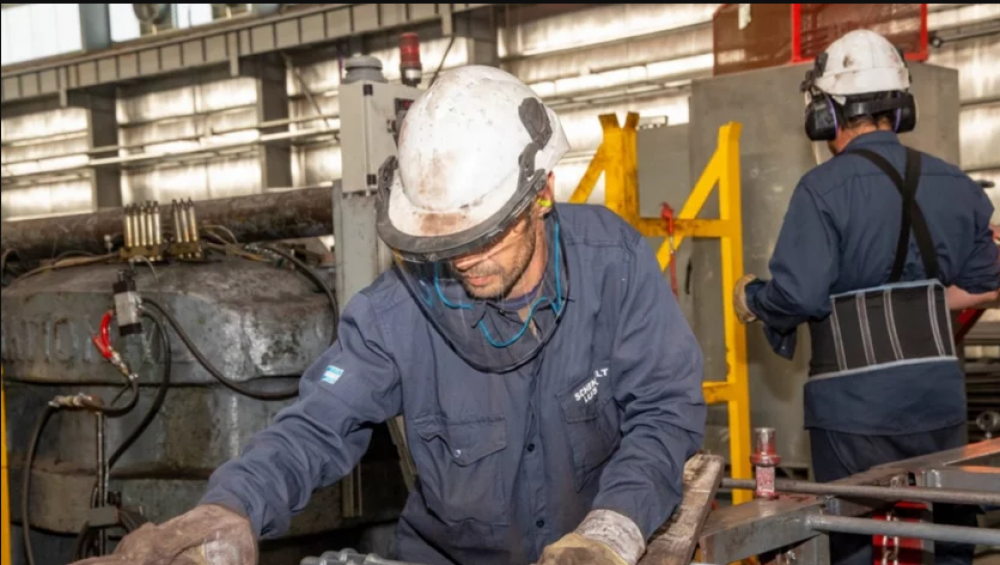 Informe alerta que la disminuci�n del empleo privado genera una �importante crisis laboral�