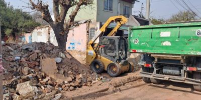 La Unidad de Riesgo Sanitario elimin 40 toneladas de residuos en un baldo abandonado en Bella Vista