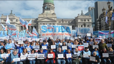 Educacin como servicio esencial: gremios alertan que traer ms precarizacin para los docentes