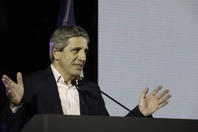 El modelo de Toto Caputo se muerde la cola
