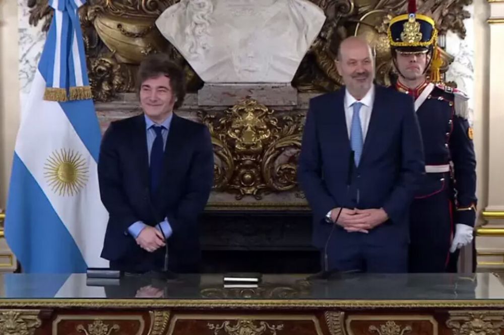Con la excusa de Alberto Fern�ndez, otro golpe a las empresas p�blicas