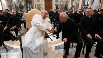El Papa: Los j�venes viven de exterioridad y consensos, atentos a su bien integral