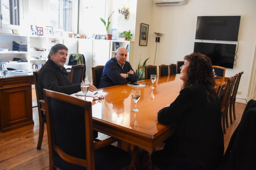 La dirigente de UPCNBA Fabiola Mosquera se reuni con Alberto Sileoni, director de Cultura y Educacin bonaerense