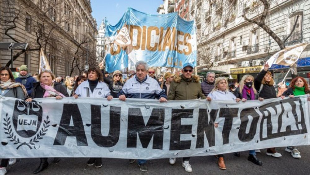 Judiciales anunciaron un banderazo y convocan a un paro de 24 horas el viernes