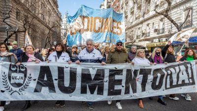 Judiciales anunciaron un banderazo y convocan a un paro de 24 horas el viernes