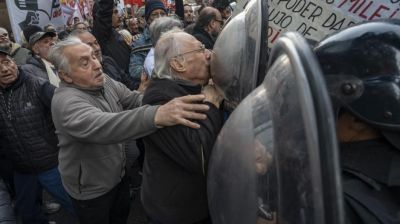 La CGT denuncia la brutalidad policial y apunta contra el gobierno de Milei por la represin a los jubilados