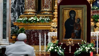 Francisco conf�a su viaje a Asia a Mar�a Salus populi romani