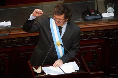 Milei eval�a ir al Congreso para presentar el presupuesto 2025 y hacer una gran puesta en escena